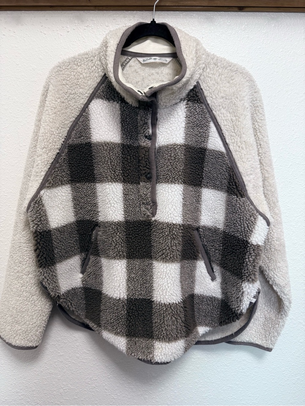 Woolrich Cozy Sherpa Plaid Pullover Sweater M/L - Cream & Gray